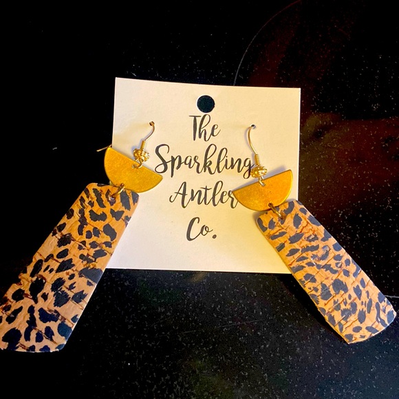 Leopard leather dangle earrings - Picture 1 of 3